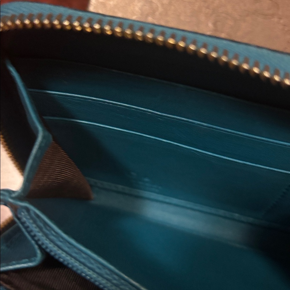 Gucci Teal Embossed Leather Wallet - Picture 4 of 7